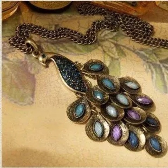 Beautiful peacock pendant necklace - Picture 3 of 5